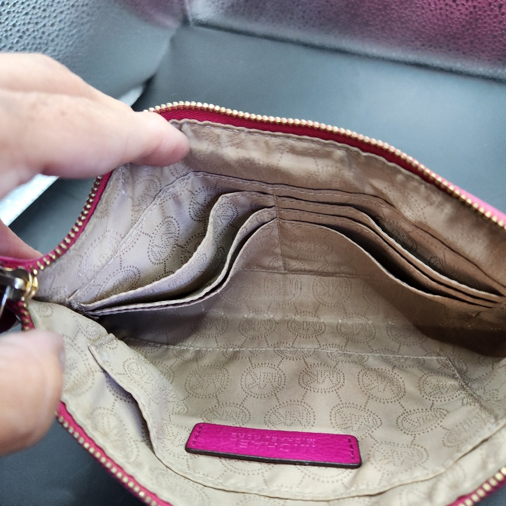 Michael  Kors Wristlet - Picture 5 of 6